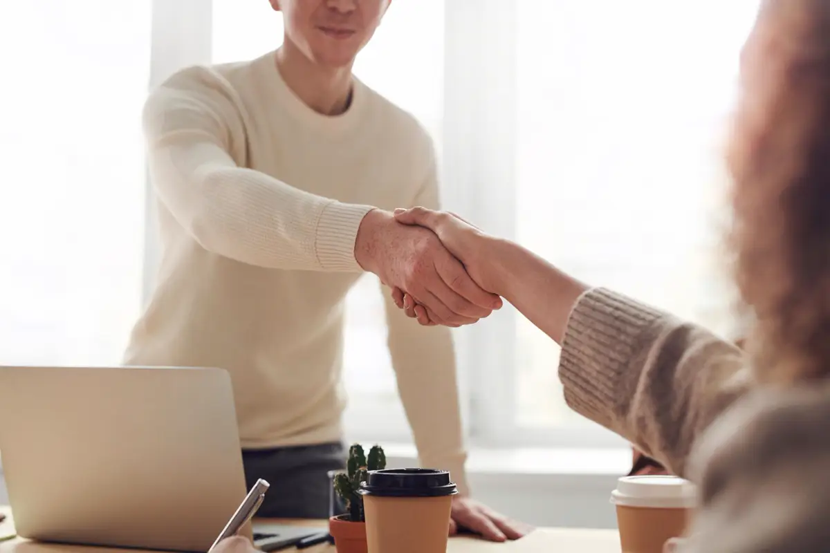 Handshake between a client and a ProTech Support consultant
